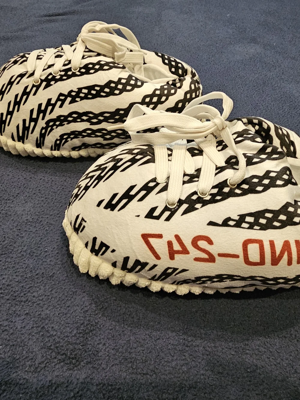 Yeezy Zebra Slippers US size 7 #loungewear #comfort